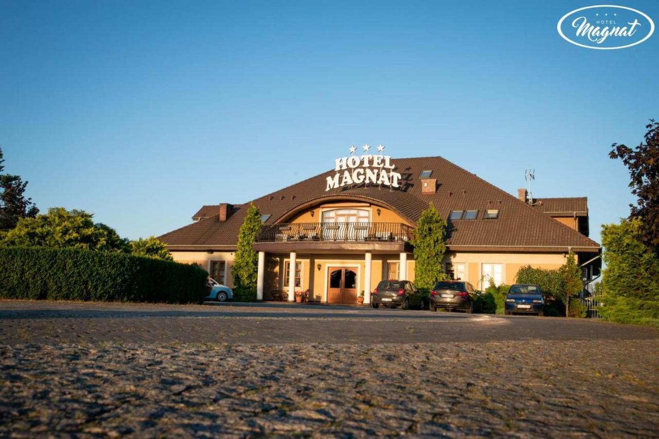 Hotel Magnat Słupca Exterior foto